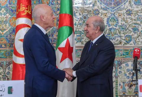 “الجزائر وتونس على خطى ثابتة”.. عطاف يسلّم