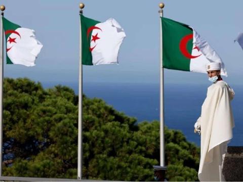 مجلة الجيش تؤكد أن “الجزائر الجديدة” أصبحت تحقق