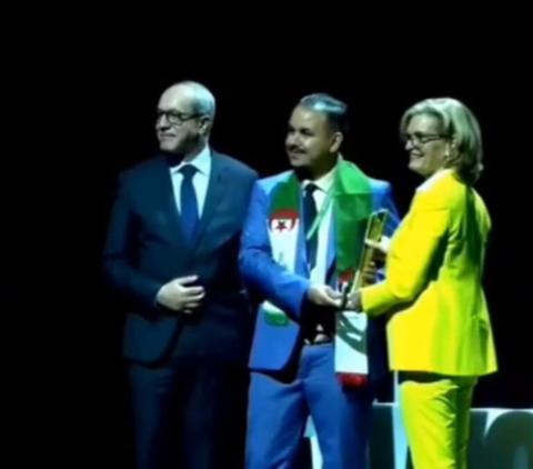 الجزائر تفوز بجائزة القمة العالمية لمجتمع