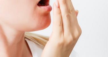 اسباب رائحة الفم الكريهة وعلاجها
