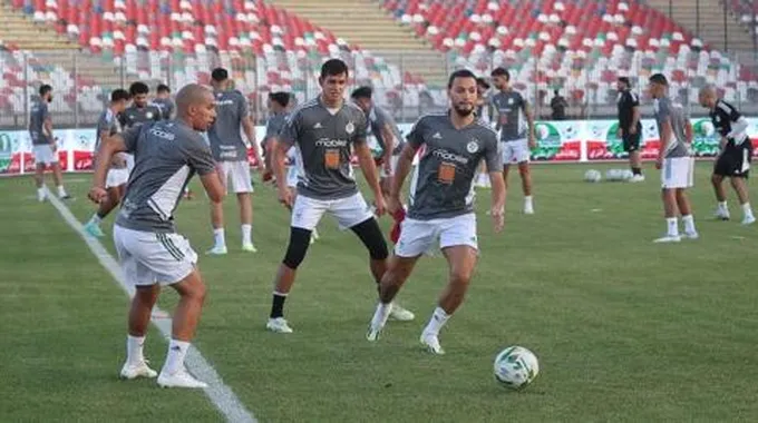 وفد المنتخب الجزائري يحل بالعاصمة السنغالية دكار