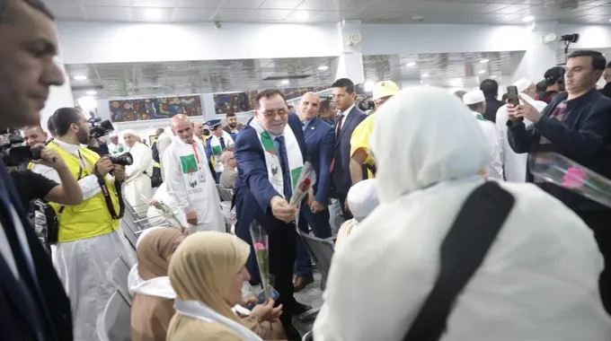 تبون يدعو حجاج الجزائر ليكونوا سفراء الوطن