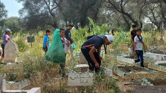 حملة تطوعية لتنظيف المقابر في الجزائر